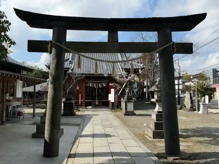 龍ケ崎八坂神社の{uncategorized: "未分類", other: "その他", undefined: "問題あり", building: "その他建物", grave: "お墓", sacred_gate: "鳥居", guardian: "狛犬", statue: "像", buddha: "仏像", history: "歴史", nature: "自然", garden: "庭園", animal: "動物", pagoda: "塔", temizu: "手水舎", mountain_gate: "山門・神門", sanctuary: "本殿・本堂", subordinate: "末社・摂社", art: "芸術", scenery: "景色", jizo: "地蔵", ema: "絵馬", goshuin: "御朱印", omikuji: "おみくじ", items: "授与品その他", amulet: "お守り", goshuincho: "御朱印帳", eats: "食事", festival: "お祭り", votive_dance: "神楽", shichigosan: "七五三参", wedding: "結婚式", experience: "体験その他", initially: "初詣", around: "周辺", anti_infection: "感染症対策"}