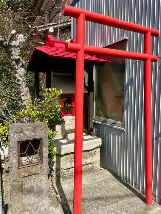 大蔵稲荷社の{uncategorized: "未分類", other: "その他", undefined: "問題あり", building: "その他建物", grave: "お墓", sacred_gate: "鳥居", guardian: "狛犬", statue: "像", buddha: "仏像", history: "歴史", nature: "自然", garden: "庭園", animal: "動物", pagoda: "塔", temizu: "手水舎", mountain_gate: "山門・神門", sanctuary: "本殿・本堂", subordinate: "末社・摂社", art: "芸術", scenery: "景色", jizo: "地蔵", ema: "絵馬", goshuin: "御朱印", omikuji: "おみくじ", items: "授与品その他", amulet: "お守り", goshuincho: "御朱印帳", eats: "食事", festival: "お祭り", votive_dance: "神楽", shichigosan: "七五三参", wedding: "結婚式", experience: "体験その他", initially: "初詣", around: "周辺", anti_infection: "感染症対策"}