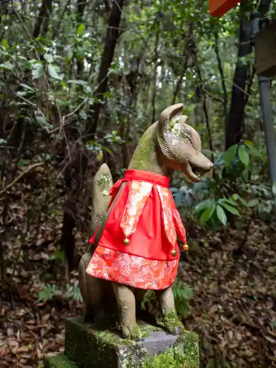 伏見稲荷大社の{uncategorized: "未分類", other: "その他", undefined: "問題あり", building: "その他建物", grave: "お墓", sacred_gate: "鳥居", guardian: "狛犬", statue: "像", buddha: "仏像", history: "歴史", nature: "自然", garden: "庭園", animal: "動物", pagoda: "塔", temizu: "手水舎", mountain_gate: "山門・神門", sanctuary: "本殿・本堂", subordinate: "末社・摂社", art: "芸術", scenery: "景色", jizo: "地蔵", ema: "絵馬", goshuin: "御朱印", omikuji: "おみくじ", items: "授与品その他", amulet: "お守り", goshuincho: "御朱印帳", eats: "食事", festival: "お祭り", votive_dance: "神楽", shichigosan: "七五三参", wedding: "結婚式", experience: "体験その他", initially: "初詣", around: "周辺", anti_infection: "感染症対策"}