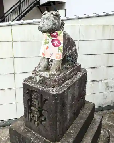 成田山　薬師堂（旧本堂）の狛犬