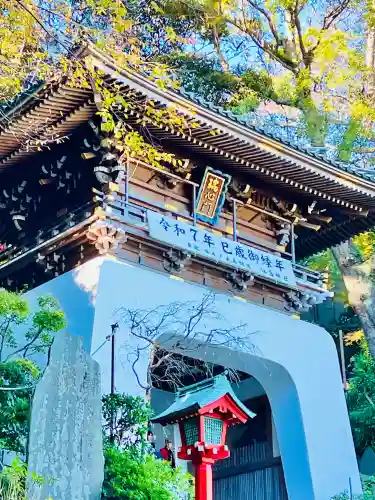 江島神社の{uncategorized: "未分類", other: "その他", undefined: "問題あり", building: "その他建物", grave: "お墓", sacred_gate: "鳥居", guardian: "狛犬", statue: "像", buddha: "仏像", history: "歴史", nature: "自然", garden: "庭園", animal: "動物", pagoda: "塔", temizu: "手水舎", mountain_gate: "山門・神門", sanctuary: "本殿・本堂", subordinate: "末社・摂社", art: "芸術", scenery: "景色", jizo: "地蔵", ema: "絵馬", goshuin: "御朱印", omikuji: "おみくじ", items: "授与品その他", amulet: "お守り", goshuincho: "御朱印帳", eats: "食事", festival: "お祭り", votive_dance: "神楽", shichigosan: "七五三参", wedding: "結婚式", experience: "体験その他", initially: "初詣", around: "周辺", anti_infection: "感染症対策"}