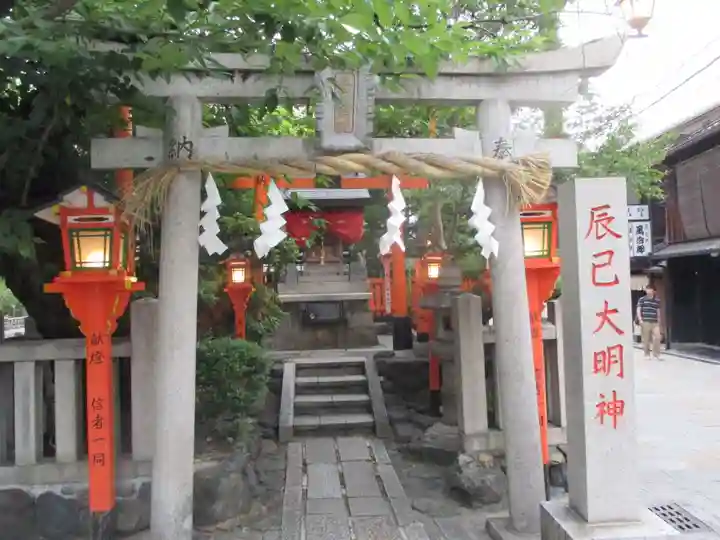 辰巳大明神の鳥居
