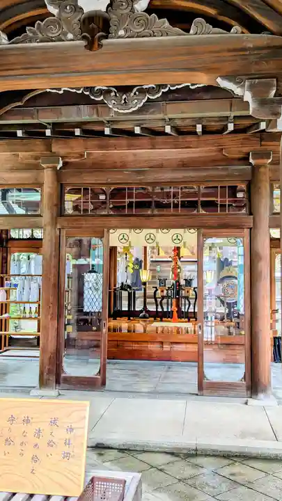白金氷川神社の本殿・本堂