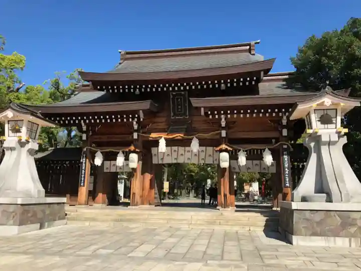 湊川神社の山門・神門