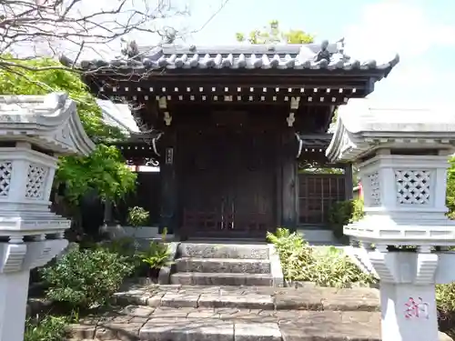 専称寺の山門