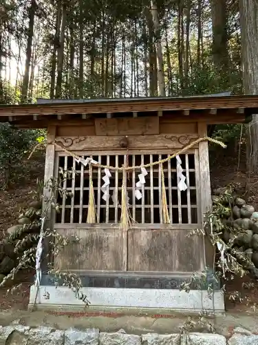 本郷神社の{uncategorized: "未分類", other: "その他", undefined: "問題あり", building: "その他建物", grave: "お墓", sacred_gate: "鳥居", guardian: "狛犬", statue: "像", buddha: "仏像", history: "歴史", nature: "自然", garden: "庭園", animal: "動物", pagoda: "塔", temizu: "手水舎", mountain_gate: "山門・神門", sanctuary: "本殿・本堂", subordinate: "末社・摂社", art: "芸術", scenery: "景色", jizo: "地蔵", ema: "絵馬", goshuin: "御朱印", omikuji: "おみくじ", items: "授与品その他", amulet: "お守り", goshuincho: "御朱印帳", eats: "食事", festival: "お祭り", votive_dance: "神楽", shichigosan: "七五三参", wedding: "結婚式", experience: "体験その他", initially: "初詣", around: "周辺", anti_infection: "感染症対策"}