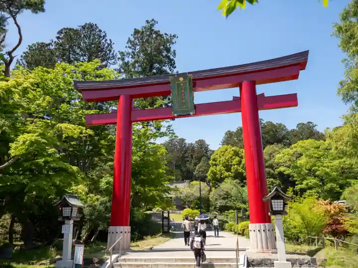志波彦神社・鹽竈神社の{uncategorized: "未分類", other: "その他", undefined: "問題あり", building: "その他建物", grave: "お墓", sacred_gate: "鳥居", guardian: "狛犬", statue: "像", buddha: "仏像", history: "歴史", nature: "自然", garden: "庭園", animal: "動物", pagoda: "塔", temizu: "手水舎", mountain_gate: "山門・神門", sanctuary: "本殿・本堂", subordinate: "末社・摂社", art: "芸術", scenery: "景色", jizo: "地蔵", ema: "絵馬", goshuin: "御朱印", omikuji: "おみくじ", items: "授与品その他", amulet: "お守り", goshuincho: "御朱印帳", eats: "食事", festival: "お祭り", votive_dance: "神楽", shichigosan: "七五三参", wedding: "結婚式", experience: "体験その他", initially: "初詣", around: "周辺", anti_infection: "感染症対策"}