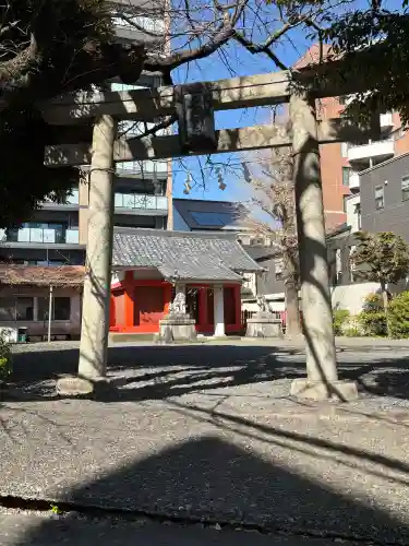 三之御前社の{uncategorized: "未分類", other: "その他", undefined: "問題あり", building: "その他建物", grave: "お墓", sacred_gate: "鳥居", guardian: "狛犬", statue: "像", buddha: "仏像", history: "歴史", nature: "自然", garden: "庭園", animal: "動物", pagoda: "塔", temizu: "手水舎", mountain_gate: "山門・神門", sanctuary: "本殿・本堂", subordinate: "末社・摂社", art: "芸術", scenery: "景色", jizo: "地蔵", ema: "絵馬", goshuin: "御朱印", omikuji: "おみくじ", items: "授与品その他", amulet: "お守り", goshuincho: "御朱印帳", eats: "食事", festival: "お祭り", votive_dance: "神楽", shichigosan: "七五三参", wedding: "結婚式", experience: "体験その他", initially: "初詣", around: "周辺", anti_infection: "感染症対策"}
