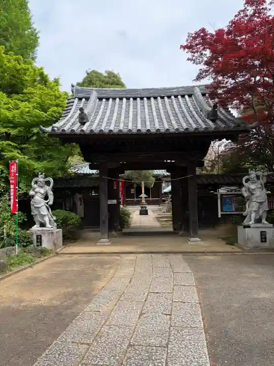 興禅寺の{uncategorized: "未分類", other: "その他", undefined: "問題あり", building: "その他建物", grave: "お墓", sacred_gate: "鳥居", guardian: "狛犬", statue: "像", buddha: "仏像", history: "歴史", nature: "自然", garden: "庭園", animal: "動物", pagoda: "塔", temizu: "手水舎", mountain_gate: "山門・神門", sanctuary: "本殿・本堂", subordinate: "末社・摂社", art: "芸術", scenery: "景色", jizo: "地蔵", ema: "絵馬", goshuin: "御朱印", omikuji: "おみくじ", items: "授与品その他", amulet: "お守り", goshuincho: "御朱印帳", eats: "食事", festival: "お祭り", votive_dance: "神楽", shichigosan: "七五三参", wedding: "結婚式", experience: "体験その他", initially: "初詣", around: "周辺", anti_infection: "感染症対策"}