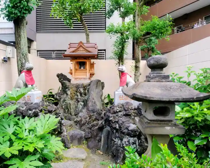 三峰神社の{uncategorized: "未分類", other: "その他", undefined: "問題あり", building: "その他建物", grave: "お墓", sacred_gate: "鳥居", guardian: "狛犬", statue: "像", buddha: "仏像", history: "歴史", nature: "自然", garden: "庭園", animal: "動物", pagoda: "塔", temizu: "手水舎", mountain_gate: "山門・神門", sanctuary: "本殿・本堂", subordinate: "末社・摂社", art: "芸術", scenery: "景色", jizo: "地蔵", ema: "絵馬", goshuin: "御朱印", omikuji: "おみくじ", items: "授与品その他", amulet: "お守り", goshuincho: "御朱印帳", eats: "食事", festival: "お祭り", votive_dance: "神楽", shichigosan: "七五三参", wedding: "結婚式", experience: "体験その他", initially: "初詣", around: "周辺", anti_infection: "感染症対策"}