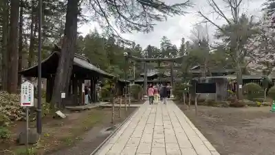 上杉神社の{uncategorized: "未分類", other: "その他", undefined: "問題あり", building: "その他建物", grave: "お墓", sacred_gate: "鳥居", guardian: "狛犬", statue: "像", buddha: "仏像", history: "歴史", nature: "自然", garden: "庭園", animal: "動物", pagoda: "塔", temizu: "手水舎", mountain_gate: "山門・神門", sanctuary: "本殿・本堂", subordinate: "末社・摂社", art: "芸術", scenery: "景色", jizo: "地蔵", ema: "絵馬", goshuin: "御朱印", omikuji: "おみくじ", items: "授与品その他", amulet: "お守り", goshuincho: "御朱印帳", eats: "食事", festival: "お祭り", votive_dance: "神楽", shichigosan: "七五三参", wedding: "結婚式", experience: "体験その他", initially: "初詣", around: "周辺", anti_infection: "感染症対策"}