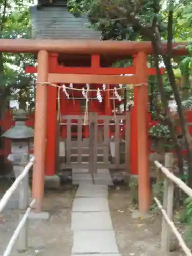 越ヶ谷久伊豆神社の鳥居