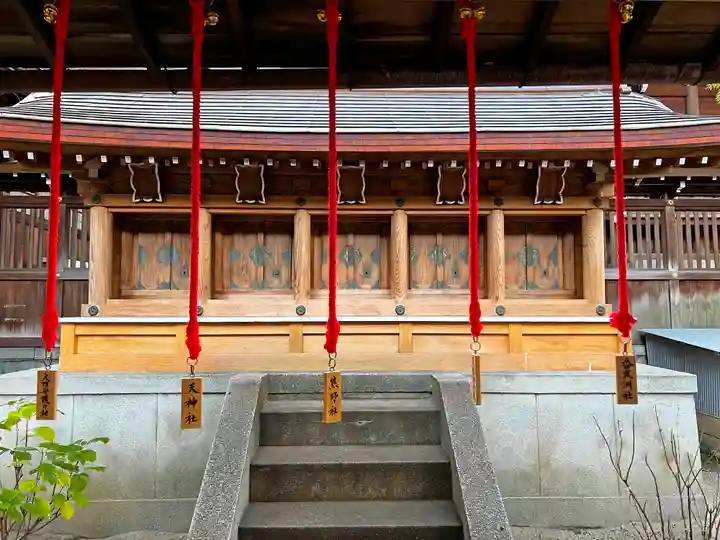 若宮八幡社の末社・摂社