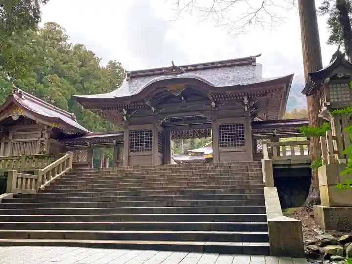 彌彦神社の山門・神門