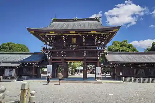 真清田神社の山門