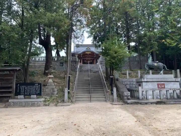 景行天皇社の山門・神門
