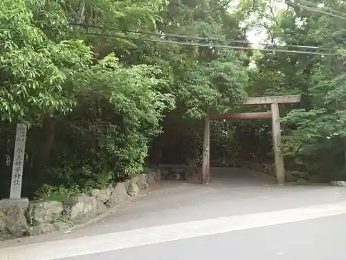 氷上姉子神社（熱田神宮摂社）の鳥居