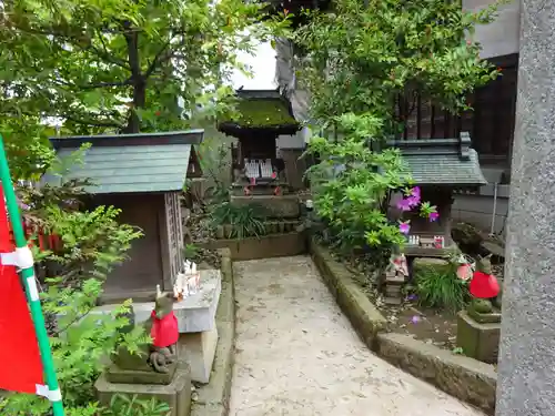 馬橋稲荷神社の末社・摂社