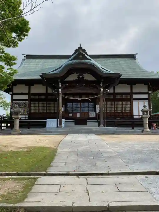 玉井宮東照宮の{uncategorized: "未分類", other: "その他", undefined: "問題あり", building: "その他建物", grave: "お墓", sacred_gate: "鳥居", guardian: "狛犬", statue: "像", buddha: "仏像", history: "歴史", nature: "自然", garden: "庭園", animal: "動物", pagoda: "塔", temizu: "手水舎", mountain_gate: "山門・神門", sanctuary: "本殿・本堂", subordinate: "末社・摂社", art: "芸術", scenery: "景色", jizo: "地蔵", ema: "絵馬", goshuin: "御朱印", omikuji: "おみくじ", items: "授与品その他", amulet: "お守り", goshuincho: "御朱印帳", eats: "食事", festival: "お祭り", votive_dance: "神楽", shichigosan: "七五三参", wedding: "結婚式", experience: "体験その他", initially: "初詣", around: "周辺", anti_infection: "感染症対策"}