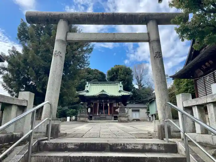 諏訪神社の{uncategorized: "未分類", other: "その他", undefined: "問題あり", building: "その他建物", grave: "お墓", sacred_gate: "鳥居", guardian: "狛犬", statue: "像", buddha: "仏像", history: "歴史", nature: "自然", garden: "庭園", animal: "動物", pagoda: "塔", temizu: "手水舎", mountain_gate: "山門・神門", sanctuary: "本殿・本堂", subordinate: "末社・摂社", art: "芸術", scenery: "景色", jizo: "地蔵", ema: "絵馬", goshuin: "御朱印", omikuji: "おみくじ", items: "授与品その他", amulet: "お守り", goshuincho: "御朱印帳", eats: "食事", festival: "お祭り", votive_dance: "神楽", shichigosan: "七五三参", wedding: "結婚式", experience: "体験その他", initially: "初詣", around: "周辺", anti_infection: "感染症対策"}