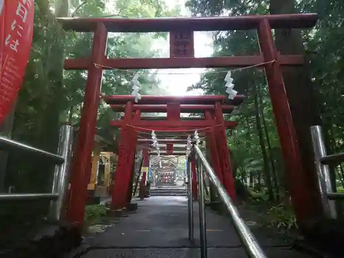 新屋山神社の鳥居