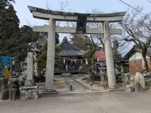 山部神社の{uncategorized: "未分類", other: "その他", undefined: "問題あり", building: "その他建物", grave: "お墓", sacred_gate: "鳥居", guardian: "狛犬", statue: "像", buddha: "仏像", history: "歴史", nature: "自然", garden: "庭園", animal: "動物", pagoda: "塔", temizu: "手水舎", mountain_gate: "山門・神門", sanctuary: "本殿・本堂", subordinate: "末社・摂社", art: "芸術", scenery: "景色", jizo: "地蔵", ema: "絵馬", goshuin: "御朱印", omikuji: "おみくじ", items: "授与品その他", amulet: "お守り", goshuincho: "御朱印帳", eats: "食事", festival: "お祭り", votive_dance: "神楽", shichigosan: "七五三参", wedding: "結婚式", experience: "体験その他", initially: "初詣", around: "周辺", anti_infection: "感染症対策"}