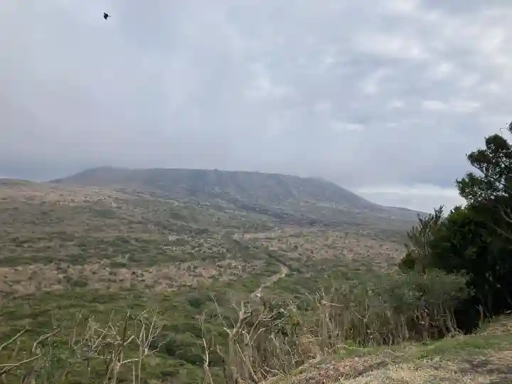 三原神社下社の{uncategorized: "未分類", other: "その他", undefined: "問題あり", building: "その他建物", grave: "お墓", sacred_gate: "鳥居", guardian: "狛犬", statue: "像", buddha: "仏像", history: "歴史", nature: "自然", garden: "庭園", animal: "動物", pagoda: "塔", temizu: "手水舎", mountain_gate: "山門・神門", sanctuary: "本殿・本堂", subordinate: "末社・摂社", art: "芸術", scenery: "景色", jizo: "地蔵", ema: "絵馬", goshuin: "御朱印", omikuji: "おみくじ", items: "授与品その他", amulet: "お守り", goshuincho: "御朱印帳", eats: "食事", festival: "お祭り", votive_dance: "神楽", shichigosan: "七五三参", wedding: "結婚式", experience: "体験その他", initially: "初詣", around: "周辺", anti_infection: "感染症対策"}