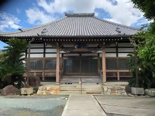 城宝寺の本殿・本堂