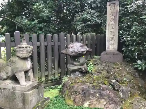 穴八幡宮の狛犬
