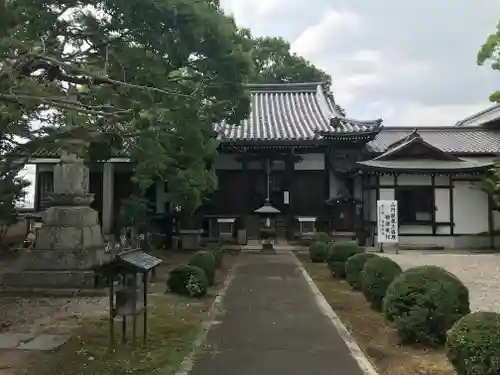 長法寺の本殿・本堂