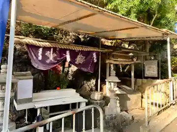 岩船不動明王の本殿・本堂