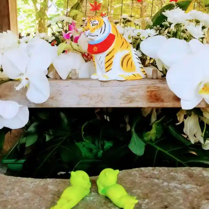 彌彦神社 (伊夜日子神社)の手水舎