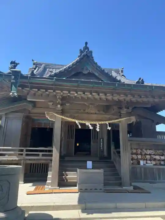 森戸大明神(森戸神社)の{uncategorized: "未分類", other: "その他", undefined: "問題あり", building: "その他建物", grave: "お墓", sacred_gate: "鳥居", guardian: "狛犬", statue: "像", buddha: "仏像", history: "歴史", nature: "自然", garden: "庭園", animal: "動物", pagoda: "塔", temizu: "手水舎", mountain_gate: "山門・神門", sanctuary: "本殿・本堂", subordinate: "末社・摂社", art: "芸術", scenery: "景色", jizo: "地蔵", ema: "絵馬", goshuin: "御朱印", omikuji: "おみくじ", items: "授与品その他", amulet: "お守り", goshuincho: "御朱印帳", eats: "食事", festival: "お祭り", votive_dance: "神楽", shichigosan: "七五三参", wedding: "結婚式", experience: "体験その他", initially: "初詣", around: "周辺", anti_infection: "感染症対策"}