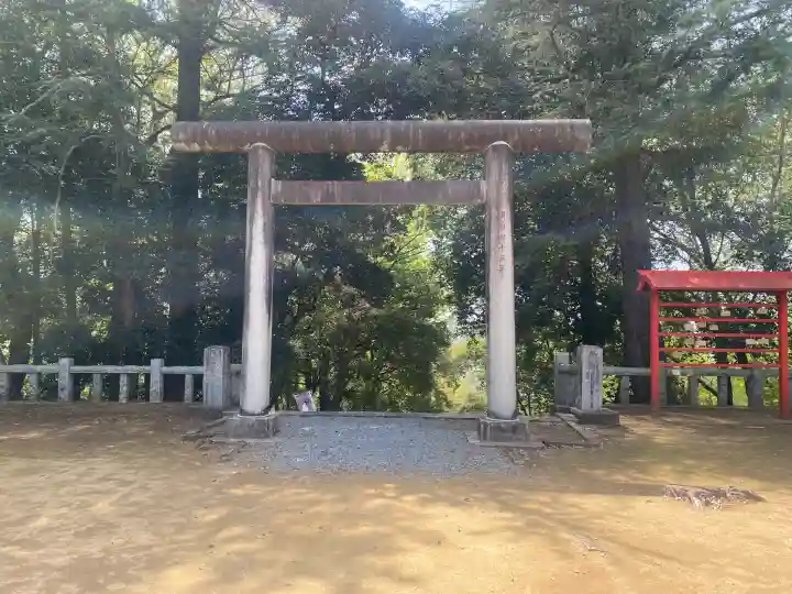 高山神社の{uncategorized: "未分類", other: "その他", undefined: "問題あり", building: "その他建物", grave: "お墓", sacred_gate: "鳥居", guardian: "狛犬", statue: "像", buddha: "仏像", history: "歴史", nature: "自然", garden: "庭園", animal: "動物", pagoda: "塔", temizu: "手水舎", mountain_gate: "山門・神門", sanctuary: "本殿・本堂", subordinate: "末社・摂社", art: "芸術", scenery: "景色", jizo: "地蔵", ema: "絵馬", goshuin: "御朱印", omikuji: "おみくじ", items: "授与品その他", amulet: "お守り", goshuincho: "御朱印帳", eats: "食事", festival: "お祭り", votive_dance: "神楽", shichigosan: "七五三参", wedding: "結婚式", experience: "体験その他", initially: "初詣", around: "周辺", anti_infection: "感染症対策"}