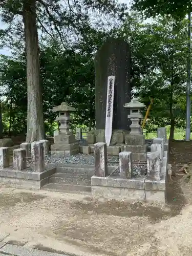 素鵞神社の{uncategorized: "未分類", other: "その他", undefined: "問題あり", building: "その他建物", grave: "お墓", sacred_gate: "鳥居", guardian: "狛犬", statue: "像", buddha: "仏像", history: "歴史", nature: "自然", garden: "庭園", animal: "動物", pagoda: "塔", temizu: "手水舎", mountain_gate: "山門・神門", sanctuary: "本殿・本堂", subordinate: "末社・摂社", art: "芸術", scenery: "景色", jizo: "地蔵", ema: "絵馬", goshuin: "御朱印", omikuji: "おみくじ", items: "授与品その他", amulet: "お守り", goshuincho: "御朱印帳", eats: "食事", festival: "お祭り", votive_dance: "神楽", shichigosan: "七五三参", wedding: "結婚式", experience: "体験その他", initially: "初詣", around: "周辺", anti_infection: "感染症対策"}