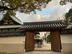 八正寺の山門