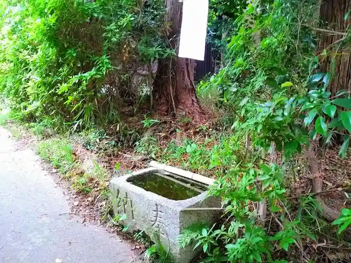 神明神社の手水舎