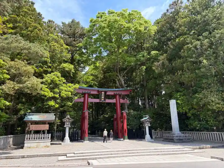 彌彦神社の{uncategorized: "未分類", other: "その他", undefined: "問題あり", building: "その他建物", grave: "お墓", sacred_gate: "鳥居", guardian: "狛犬", statue: "像", buddha: "仏像", history: "歴史", nature: "自然", garden: "庭園", animal: "動物", pagoda: "塔", temizu: "手水舎", mountain_gate: "山門・神門", sanctuary: "本殿・本堂", subordinate: "末社・摂社", art: "芸術", scenery: "景色", jizo: "地蔵", ema: "絵馬", goshuin: "御朱印", omikuji: "おみくじ", items: "授与品その他", amulet: "お守り", goshuincho: "御朱印帳", eats: "食事", festival: "お祭り", votive_dance: "神楽", shichigosan: "七五三参", wedding: "結婚式", experience: "体験その他", initially: "初詣", around: "周辺", anti_infection: "感染症対策"}