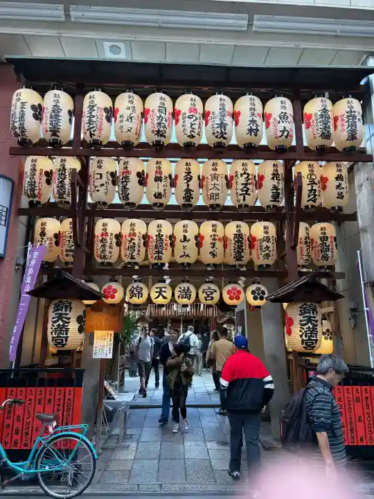 錦天満宮の{uncategorized: "未分類", other: "その他", undefined: "問題あり", building: "その他建物", grave: "お墓", sacred_gate: "鳥居", guardian: "狛犬", statue: "像", buddha: "仏像", history: "歴史", nature: "自然", garden: "庭園", animal: "動物", pagoda: "塔", temizu: "手水舎", mountain_gate: "山門・神門", sanctuary: "本殿・本堂", subordinate: "末社・摂社", art: "芸術", scenery: "景色", jizo: "地蔵", ema: "絵馬", goshuin: "御朱印", omikuji: "おみくじ", items: "授与品その他", amulet: "お守り", goshuincho: "御朱印帳", eats: "食事", festival: "お祭り", votive_dance: "神楽", shichigosan: "七五三参", wedding: "結婚式", experience: "体験その他", initially: "初詣", around: "周辺", anti_infection: "感染症対策"}