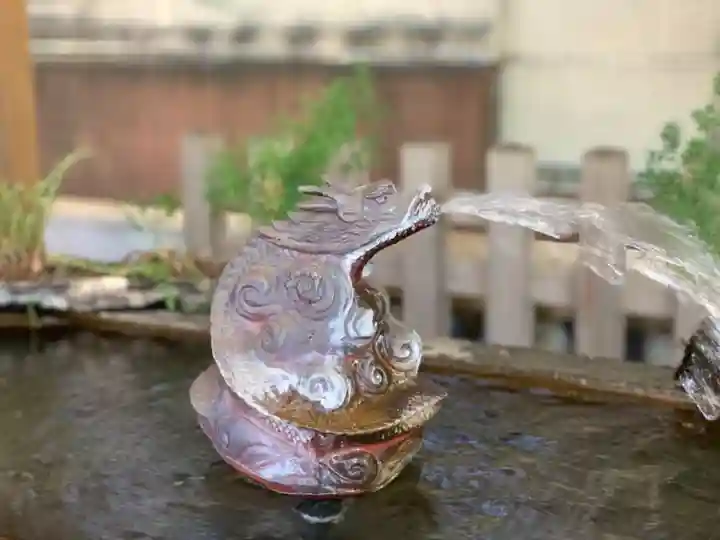 小野照崎神社の手水舎