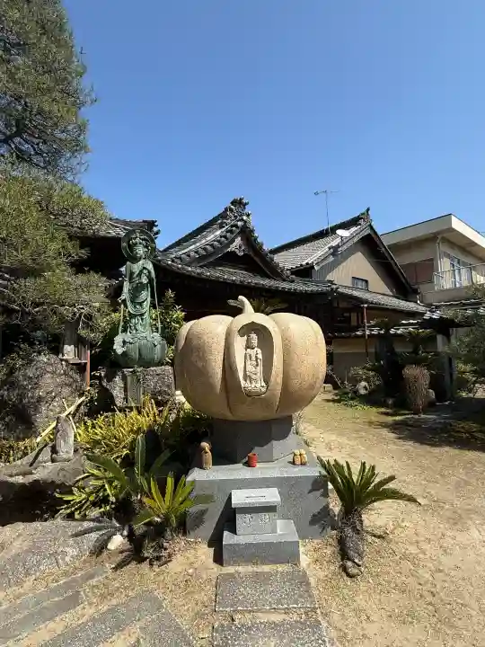 妙善寺(ハズ観音)の{uncategorized: "未分類", other: "その他", undefined: "問題あり", building: "その他建物", grave: "お墓", sacred_gate: "鳥居", guardian: "狛犬", statue: "像", buddha: "仏像", history: "歴史", nature: "自然", garden: "庭園", animal: "動物", pagoda: "塔", temizu: "手水舎", mountain_gate: "山門・神門", sanctuary: "本殿・本堂", subordinate: "末社・摂社", art: "芸術", scenery: "景色", jizo: "地蔵", ema: "絵馬", goshuin: "御朱印", omikuji: "おみくじ", items: "授与品その他", amulet: "お守り", goshuincho: "御朱印帳", eats: "食事", festival: "お祭り", votive_dance: "神楽", shichigosan: "七五三参", wedding: "結婚式", experience: "体験その他", initially: "初詣", around: "周辺", anti_infection: "感染症対策"}