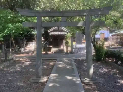 上地八幡宮の鳥居