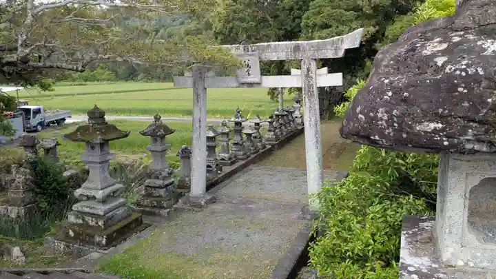 岩崎神社の鳥居