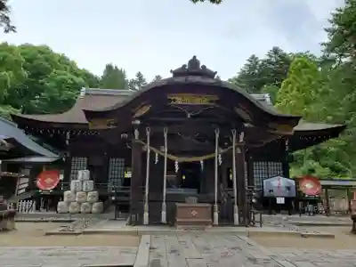 武田神社の本殿・本堂