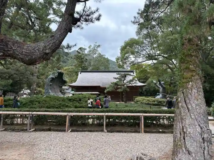 出雲大社の{uncategorized: "未分類", other: "その他", undefined: "問題あり", building: "その他建物", grave: "お墓", sacred_gate: "鳥居", guardian: "狛犬", statue: "像", buddha: "仏像", history: "歴史", nature: "自然", garden: "庭園", animal: "動物", pagoda: "塔", temizu: "手水舎", mountain_gate: "山門・神門", sanctuary: "本殿・本堂", subordinate: "末社・摂社", art: "芸術", scenery: "景色", jizo: "地蔵", ema: "絵馬", goshuin: "御朱印", omikuji: "おみくじ", items: "授与品その他", amulet: "お守り", goshuincho: "御朱印帳", eats: "食事", festival: "お祭り", votive_dance: "神楽", shichigosan: "七五三参", wedding: "結婚式", experience: "体験その他", initially: "初詣", around: "周辺", anti_infection: "感染症対策"}