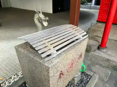 鳥居稲荷神社の{uncategorized: "未分類", other: "その他", undefined: "問題あり", building: "その他建物", grave: "お墓", sacred_gate: "鳥居", guardian: "狛犬", statue: "像", buddha: "仏像", history: "歴史", nature: "自然", garden: "庭園", animal: "動物", pagoda: "塔", temizu: "手水舎", mountain_gate: "山門・神門", sanctuary: "本殿・本堂", subordinate: "末社・摂社", art: "芸術", scenery: "景色", jizo: "地蔵", ema: "絵馬", goshuin: "御朱印", omikuji: "おみくじ", items: "授与品その他", amulet: "お守り", goshuincho: "御朱印帳", eats: "食事", festival: "お祭り", votive_dance: "神楽", shichigosan: "七五三参", wedding: "結婚式", experience: "体験その他", initially: "初詣", around: "周辺", anti_infection: "感染症対策"}