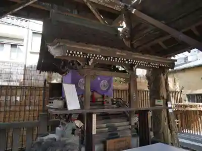 被官稲荷神社の本殿・本堂