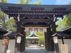 白峯神宮の山門