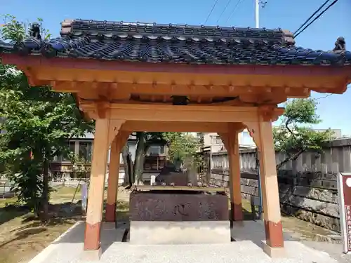 本折日吉神社の手水舎