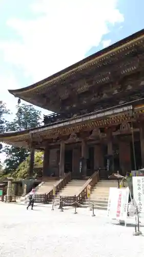 金峯山寺の本殿・本堂